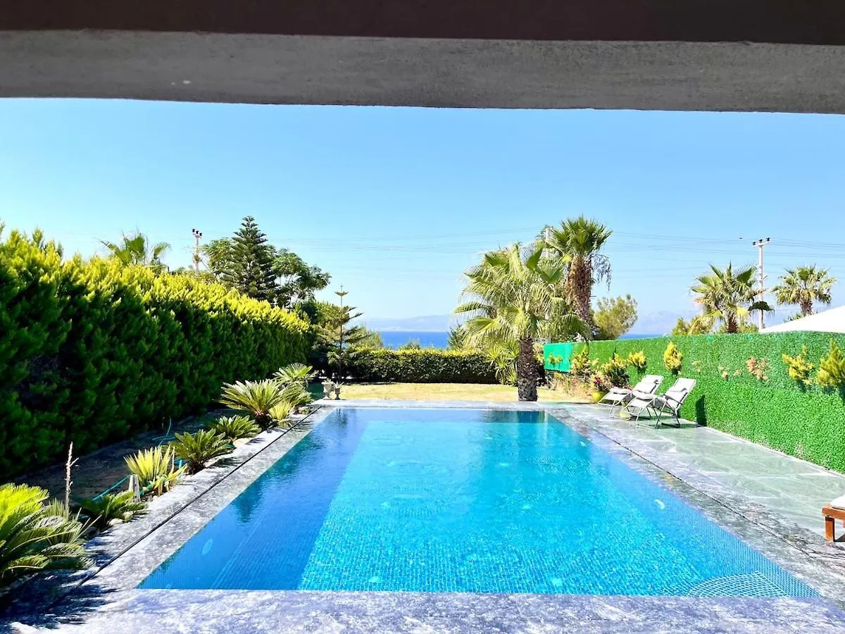 Sea Front Private Villa With Salt Pool Çeşme