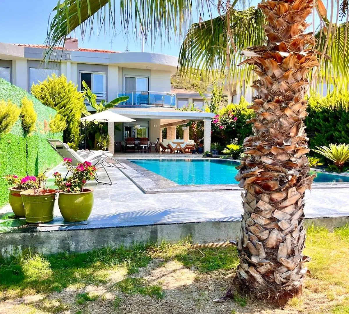 Sea Front Private Villa With Salt Pool Çeşme