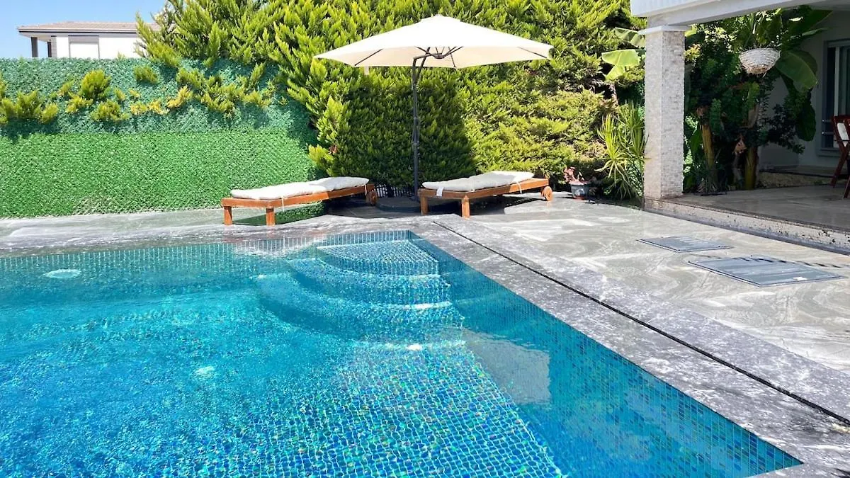 Sea Front Private Villa With Salt Pool Çeşme